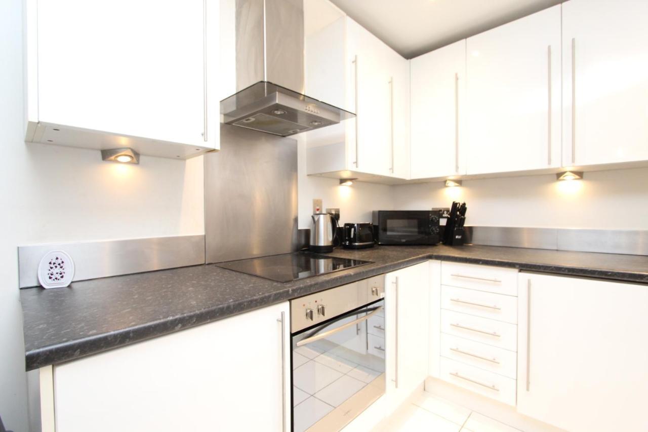 Spacious 1- Bedroom Apartment In E16 Londres Extérieur photo
