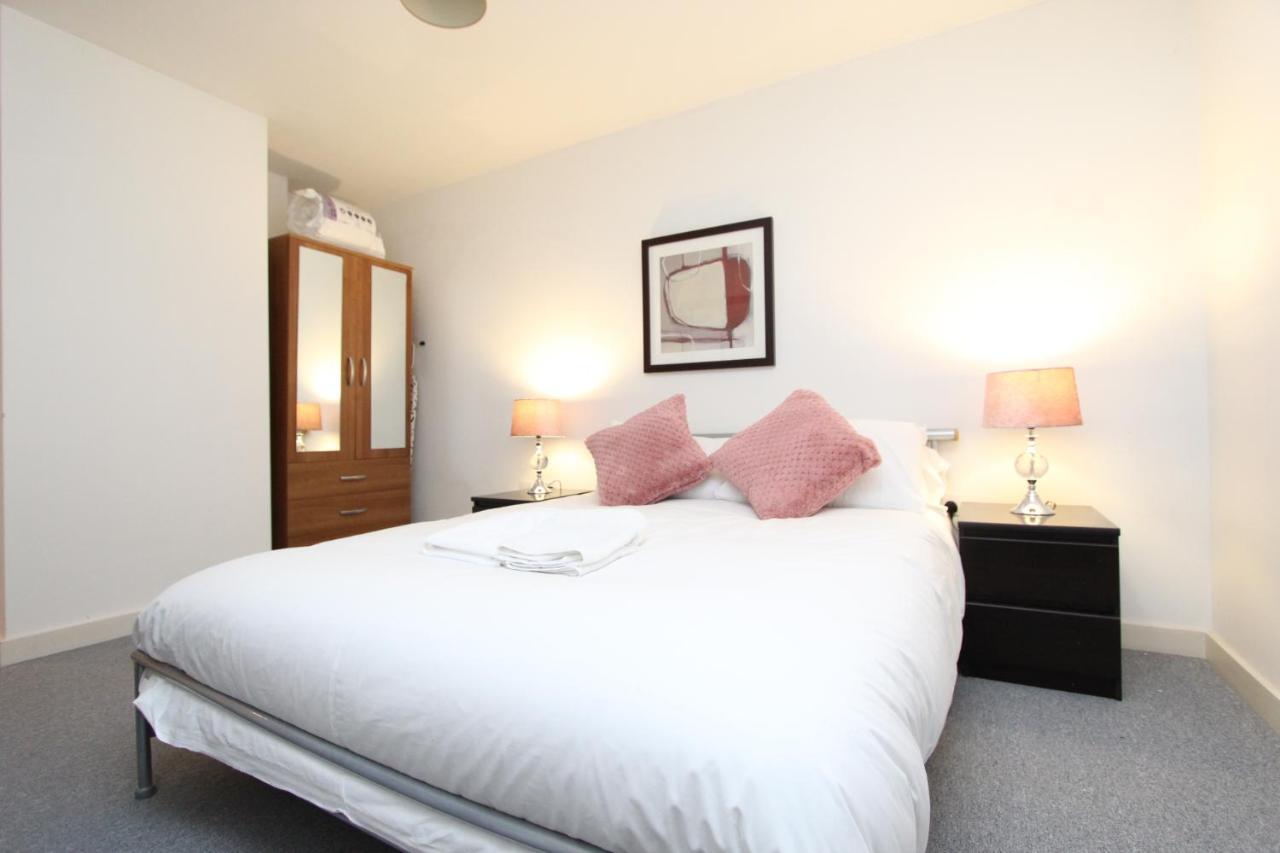 Spacious 1- Bedroom Apartment In E16 Londres Extérieur photo