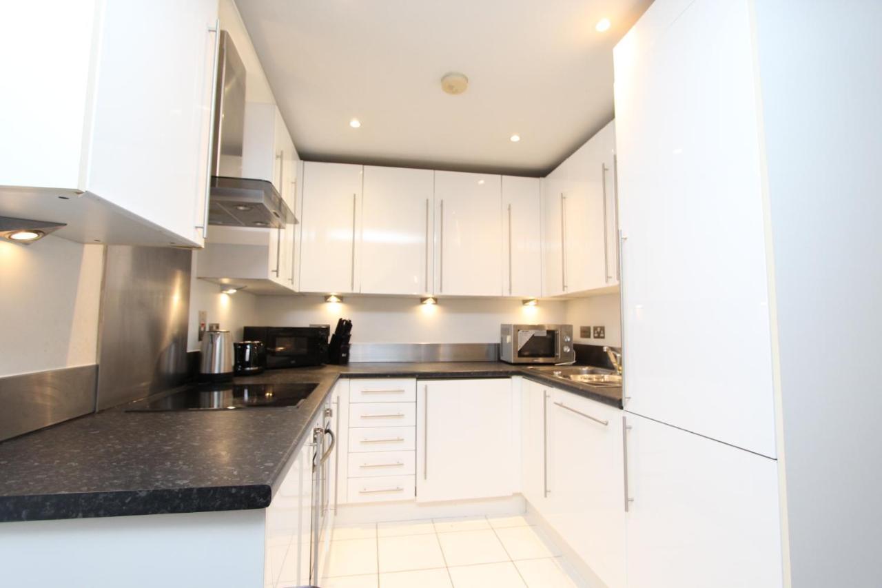 Spacious 1- Bedroom Apartment In E16 Londres Extérieur photo